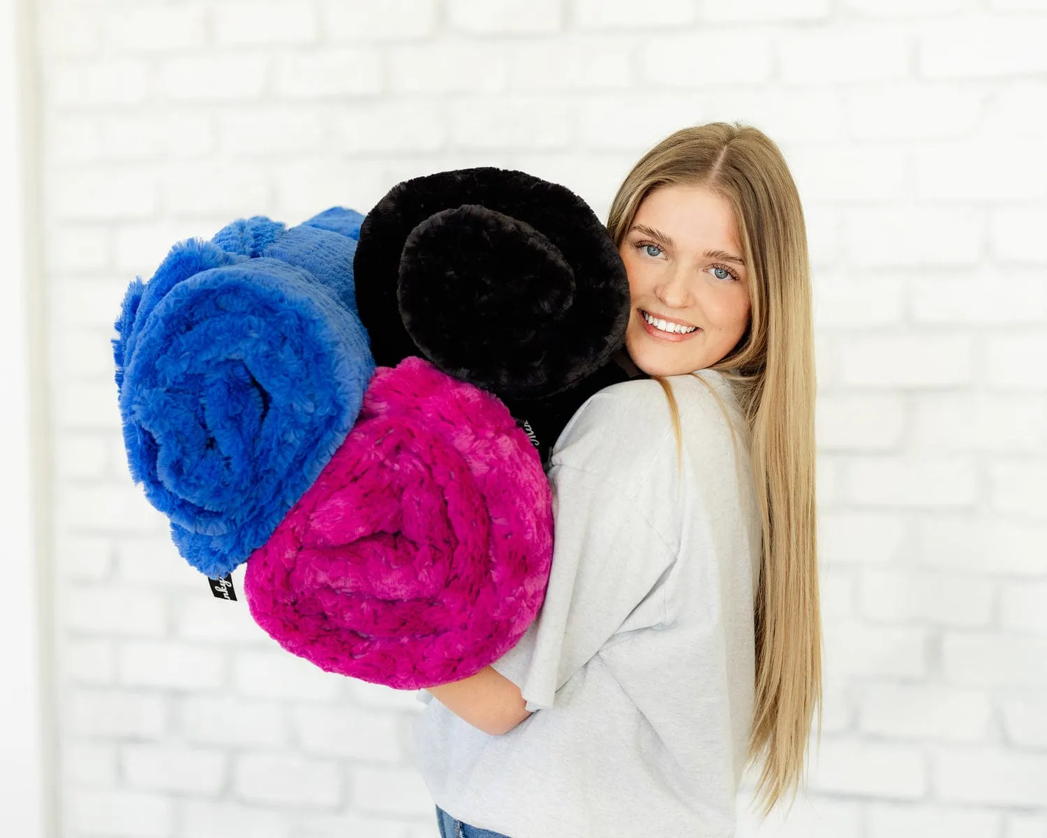Feathers Black Blanket