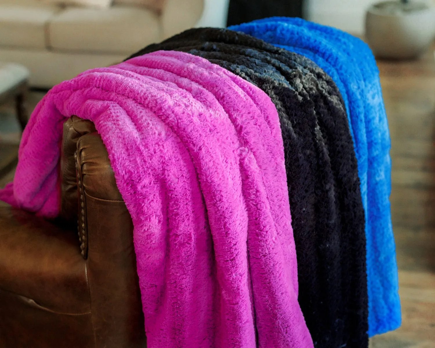 Feathers Black Blanket
