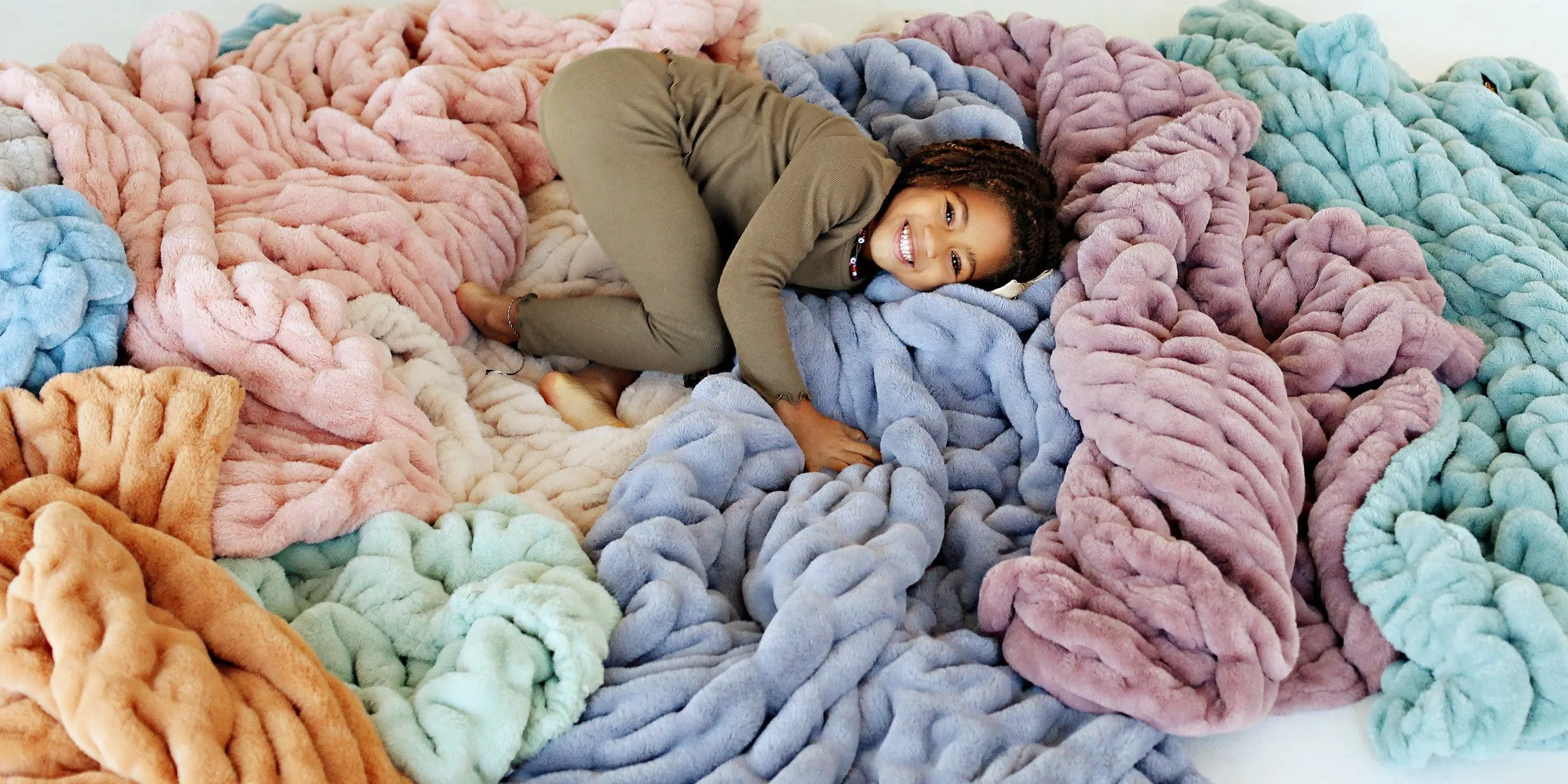 Hugs Apricot Vanilla Blanket